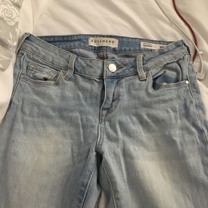 Light wash bullhead low rise skinny jeans